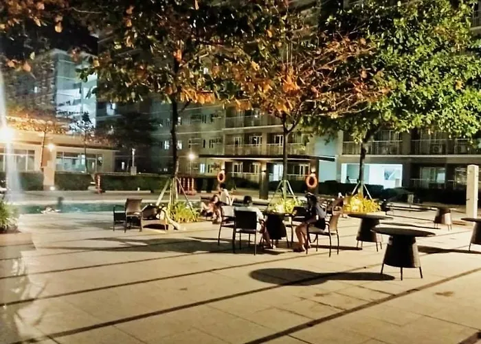 Liza's Staycation *